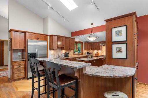 40-web-or-mls-525 Park Ln-40.jpg