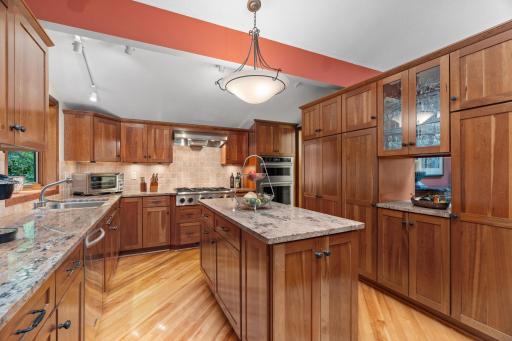 42-web-or-mls-525 Park Ln-42.jpg