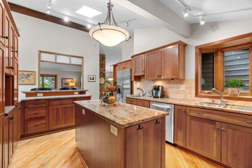 43-web-or-mls-525 Park Ln-43.jpg