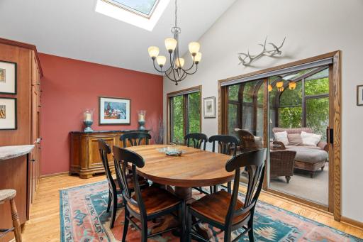 38-web-or-mls-525 Park Ln-38.jpg