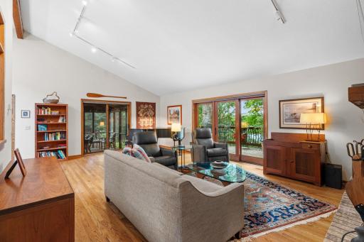 31-web-or-mls-525 Park Ln-31.jpg