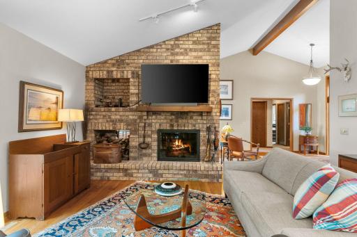 34-web-or-mls-525 Park Ln-34.jpg