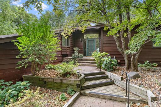 3-web-or-mls-525 Park Ln-3.jpg