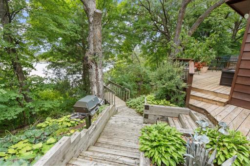 4-web-or-mls-525 Park Ln-4.jpg