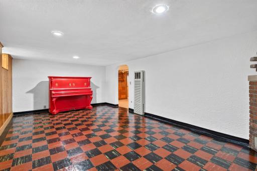 Antique Piano can stay!