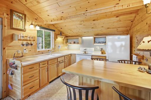 The eat-in kitchen offer plenty of seating (10 x 9).
