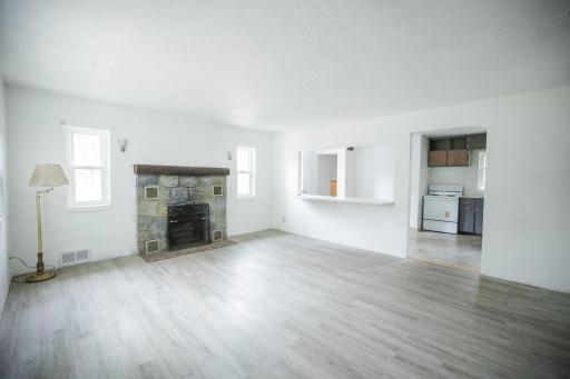 22 S California Avenue, Morris, MN 56267