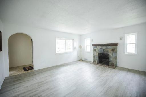 22 S California Avenue, Morris, MN 56267