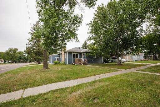 22 S California Avenue, Morris, MN 56267