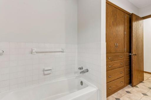 8775 Airport Road, Waconia, MN 55387