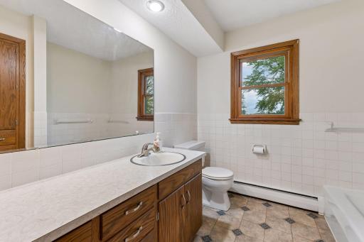8775 Airport Road, Waconia, MN 55387
