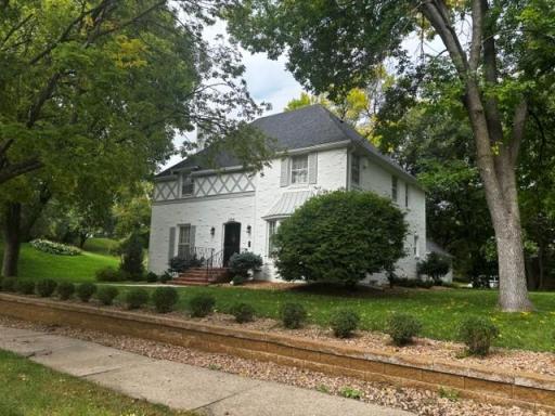 Exterior 1.jpg