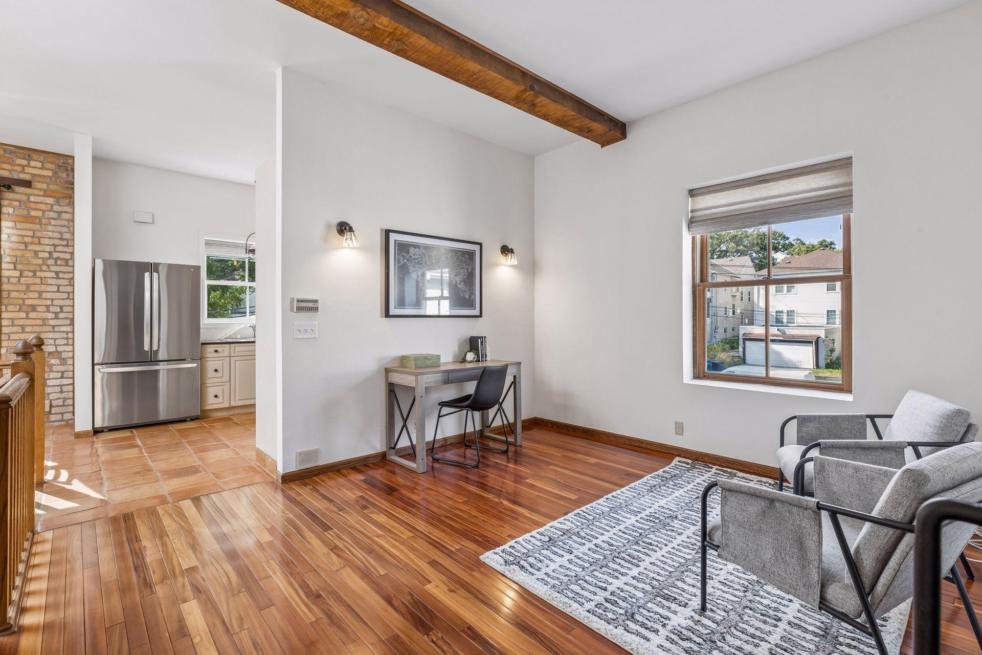 This photo better illustrates ease and proximity to the kitchen for formal dining.