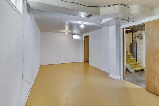 Basement Bonus Room1_2.jpg