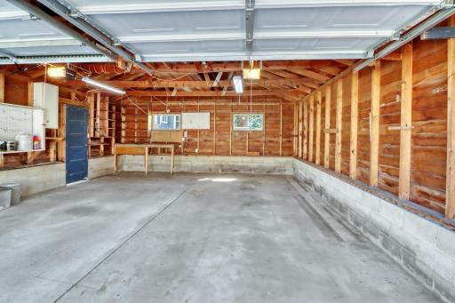 Garage_interior1_1.jpg