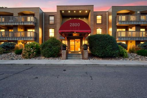 Security entrance at Hamline House. This quiet setting is convenient to both downtown, freeways and other amenities!