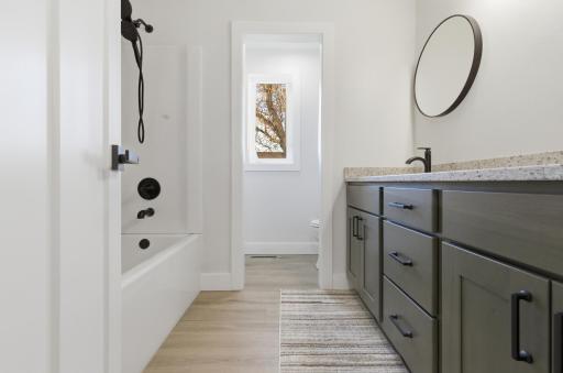 Upper level bathroom with access to primary bedroom