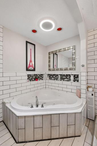 Whirlpool corner tub