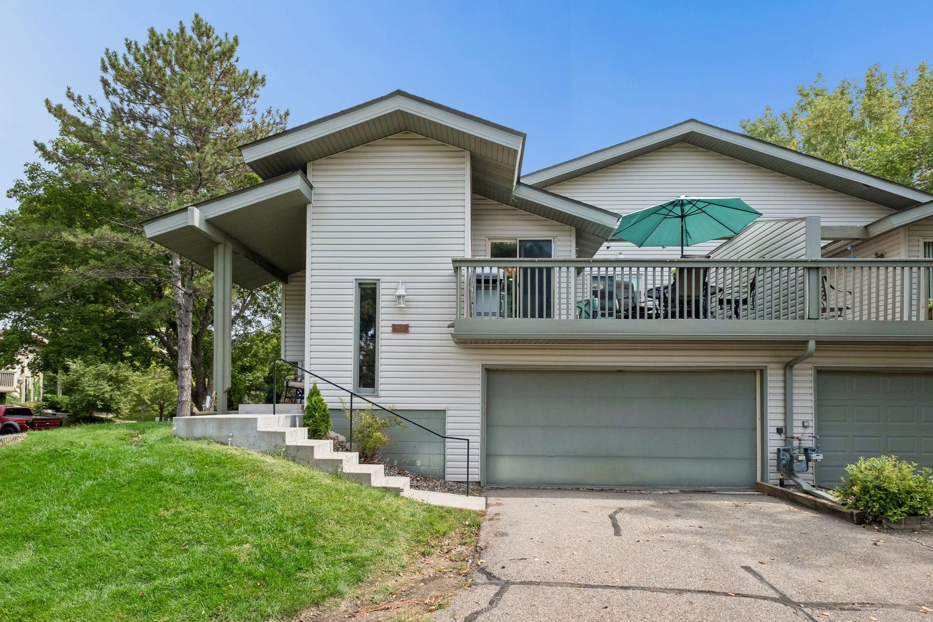 3 Bd/2 Ba End Unit