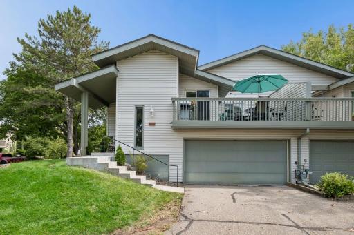 3 Bd/2 Ba End Unit