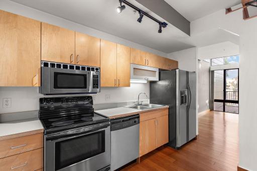 SS appliances & built-in microwave