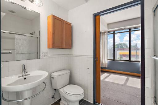Main level Bath