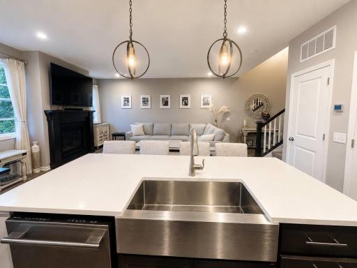 4342 Corn Silk Lane, Woodbury, MN 55129