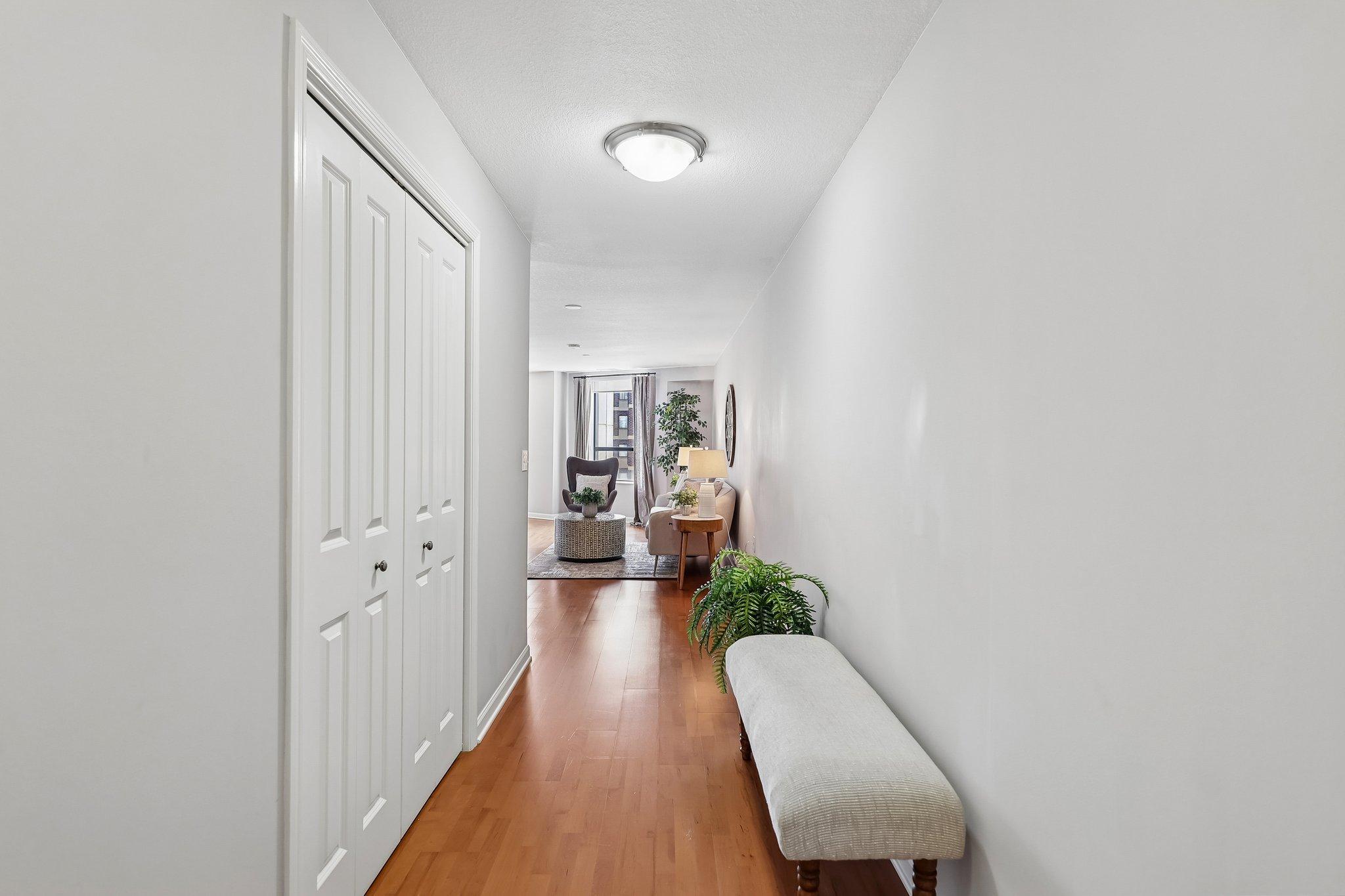 5-web-or-mls-E Grant St 311-S0409-005.jpg