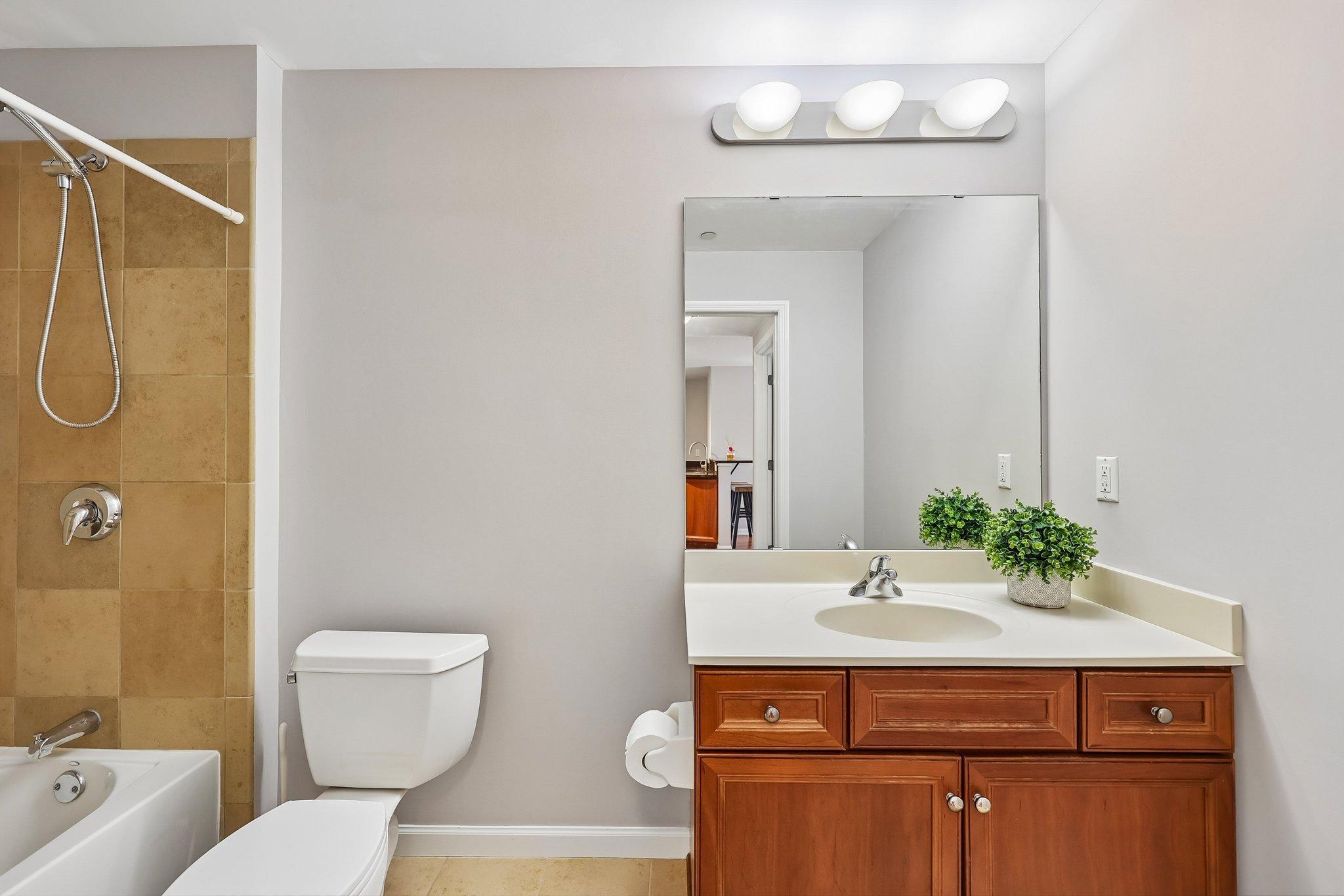 29-web-or-mls-E Grant St 311-S0409-029.jpg