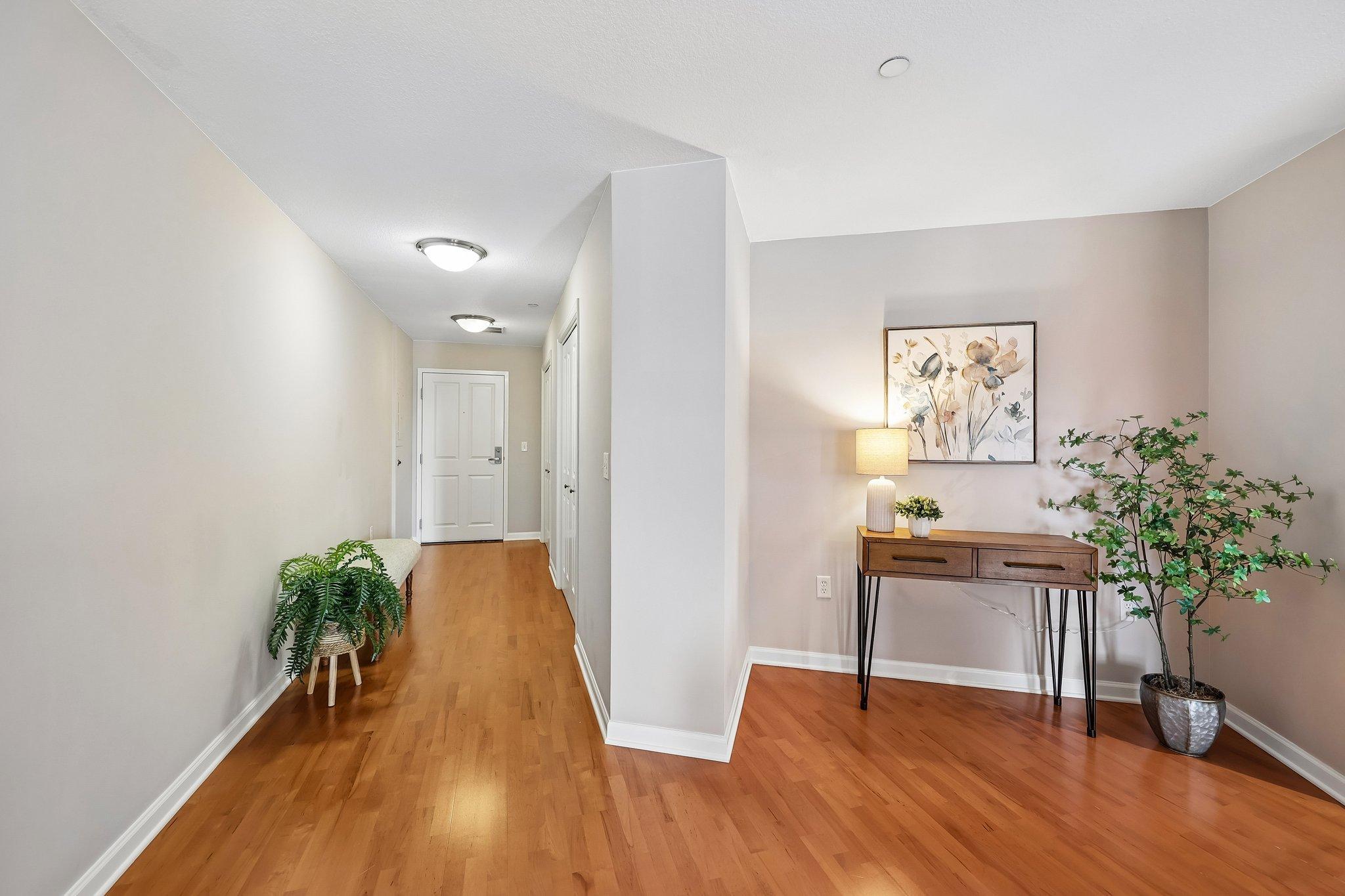 10-web-or-mls-E Grant St 311-S0409-010.jpg