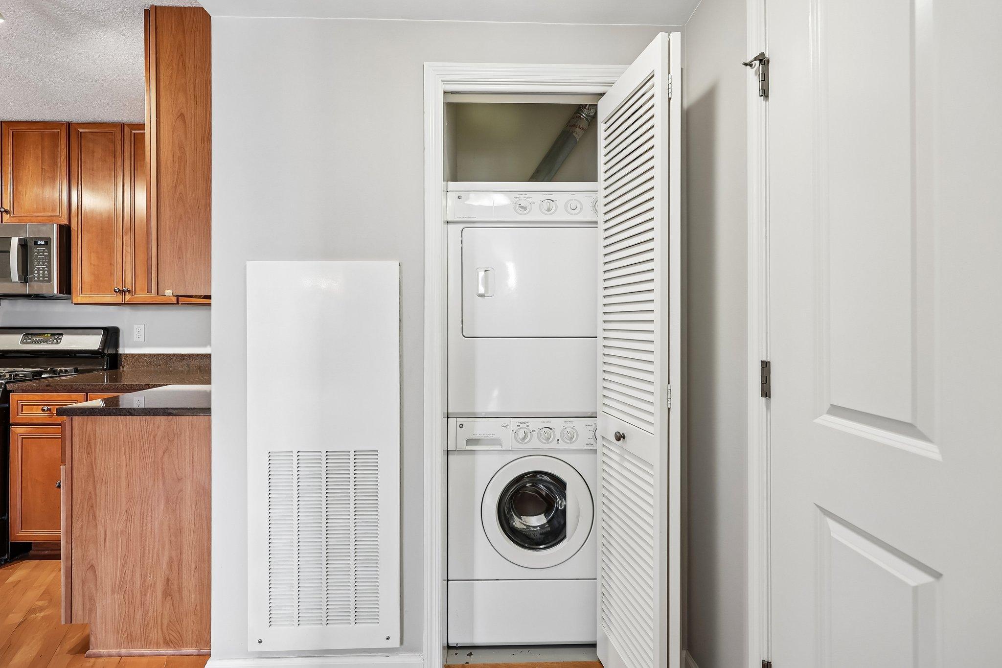 25-web-or-mls-E Grant St 311-S0409-025.jpg