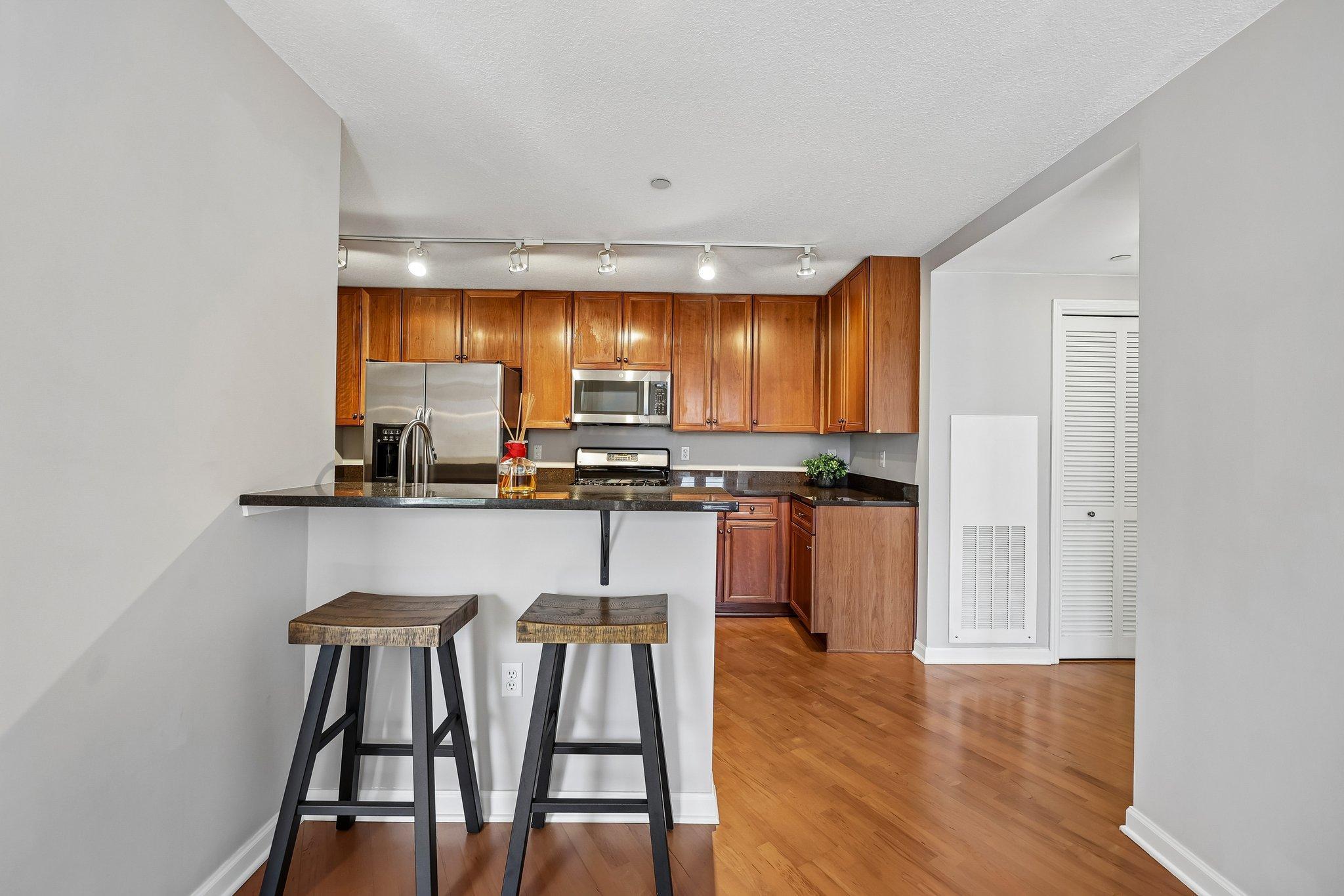 18-web-or-mls-E Grant St 311-S0409-018.jpg