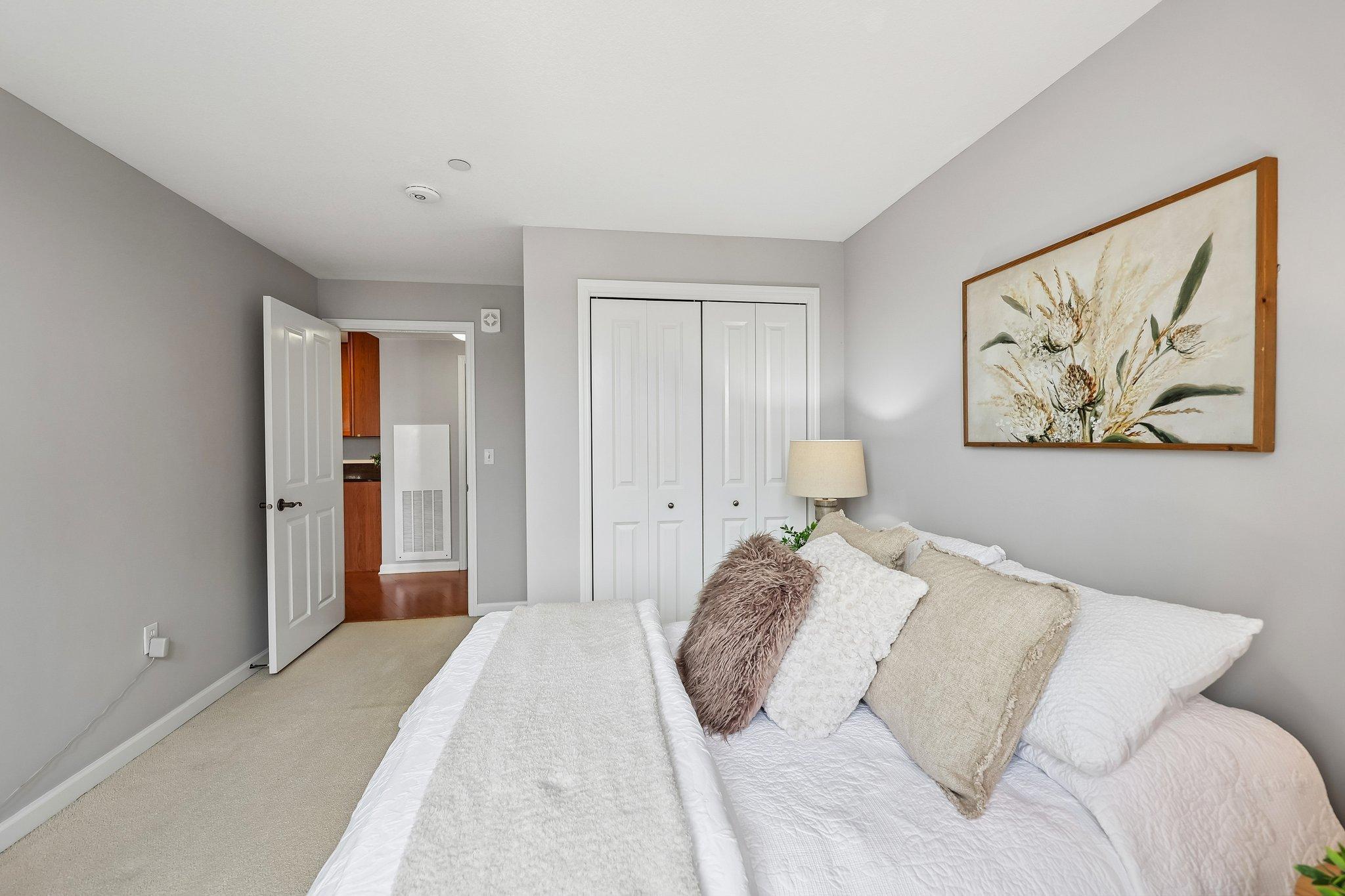 28-web-or-mls-E Grant St 311-S0409-028.jpg