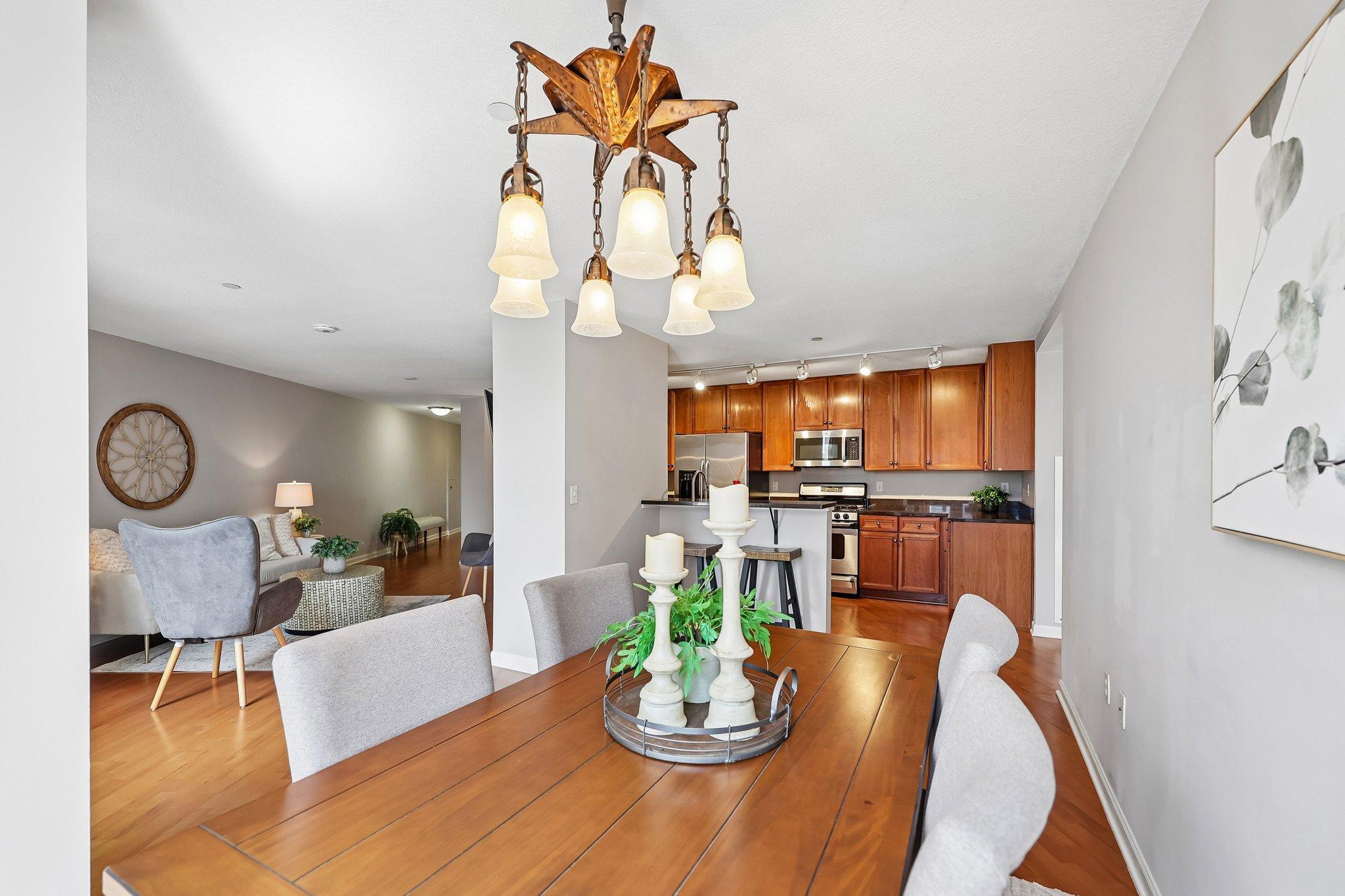 17-web-or-mls-E Grant St 311-S0409-017.jpg