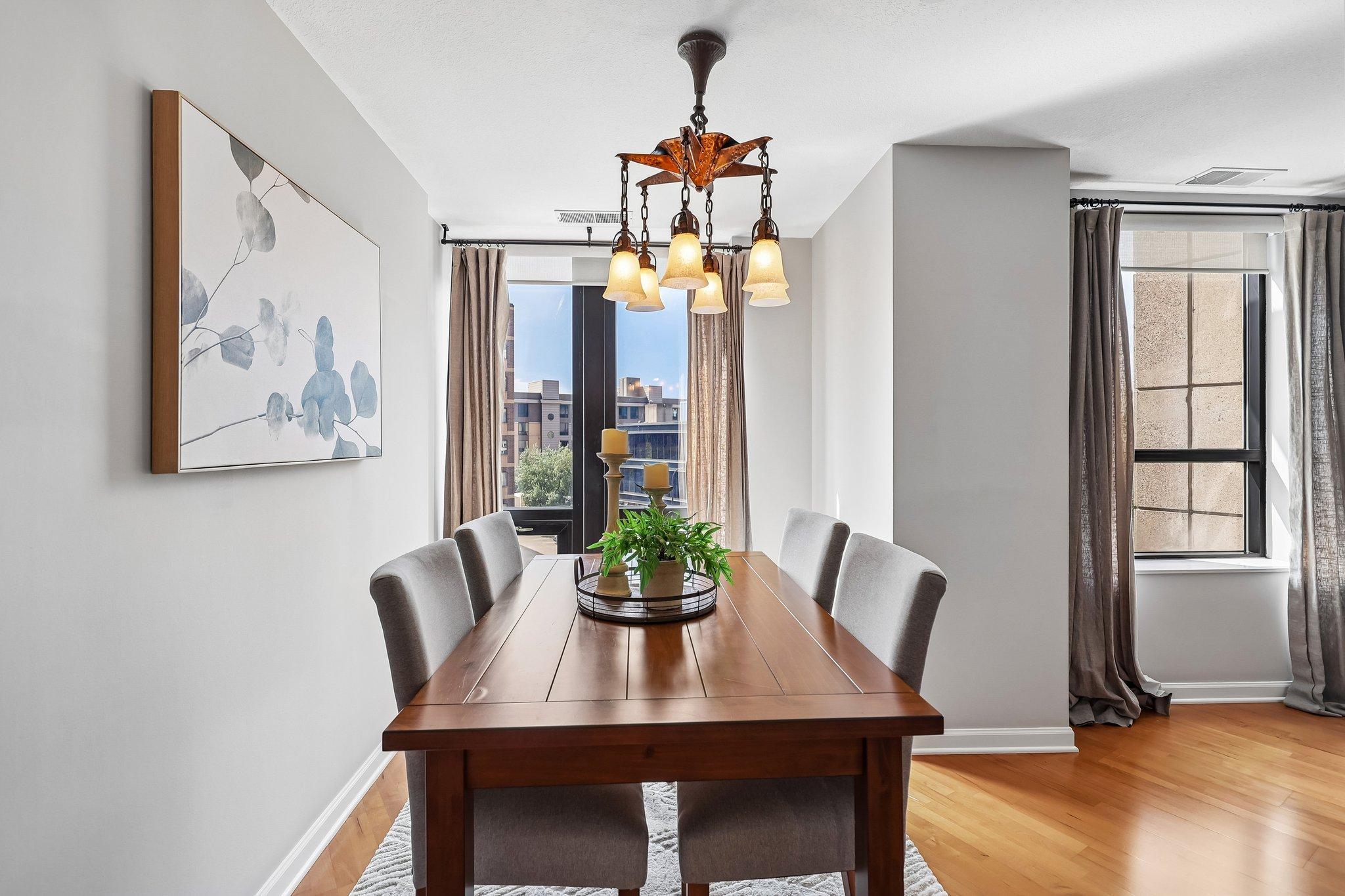 16-web-or-mls-E Grant St 311-S0409-016.jpg