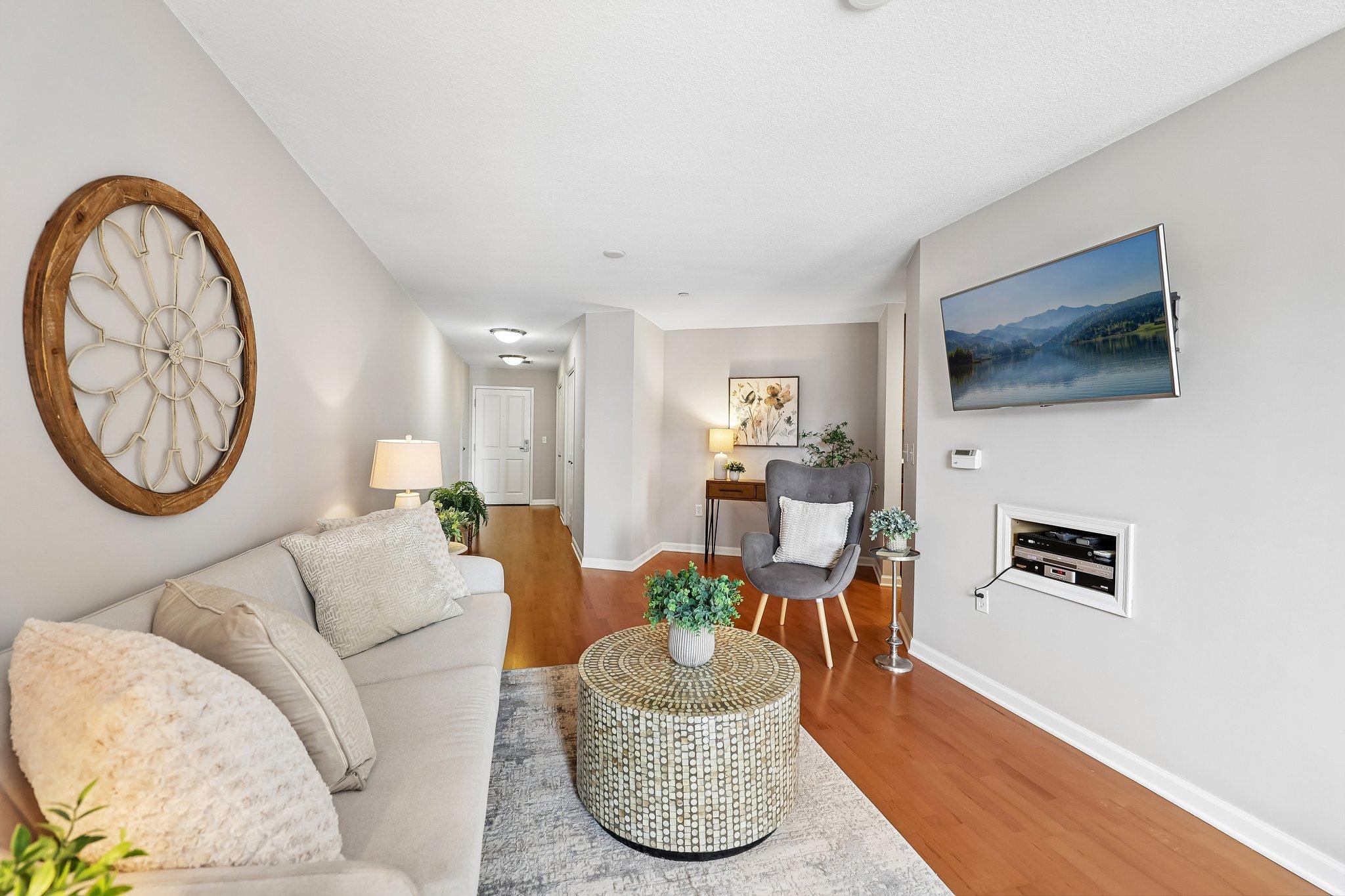 13-web-or-mls-E Grant St 311-S0409-013.jpg