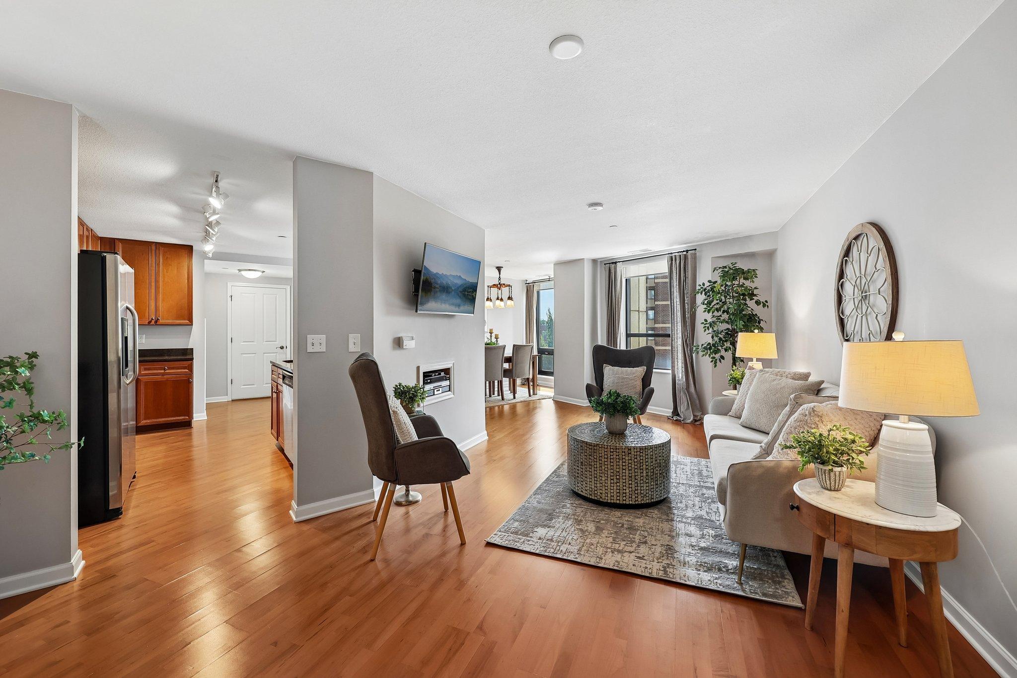 7-web-or-mls-E Grant St 311-S0409-007.jpg