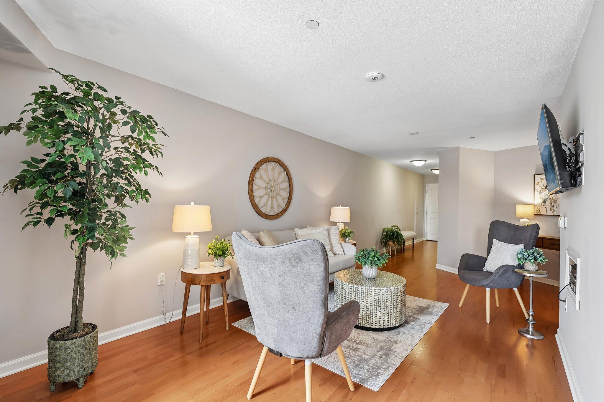 14-web-or-mls-E Grant St 311-S0409-014.jpg