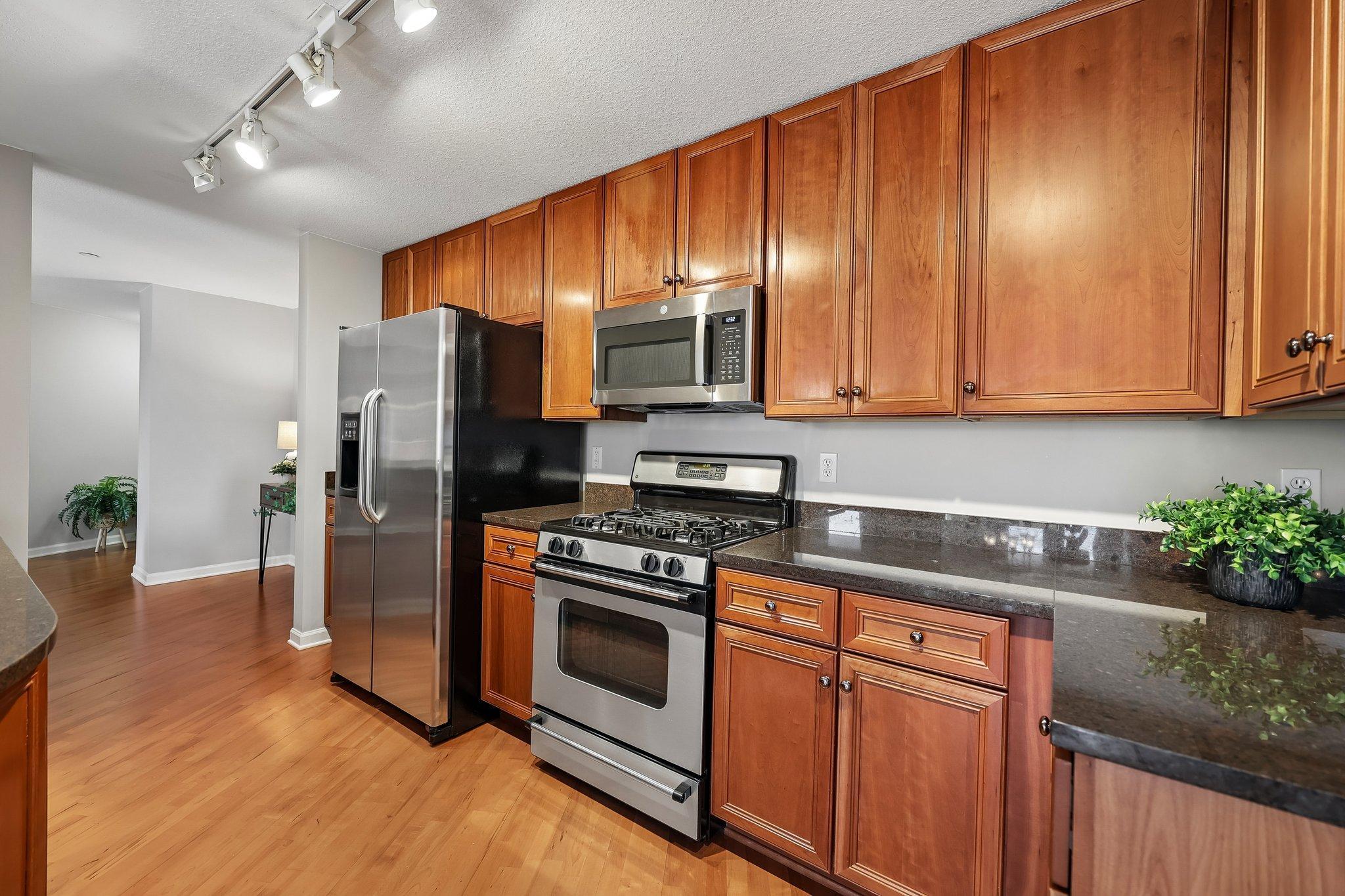 20-web-or-mls-E Grant St 311-S0409-020.jpg