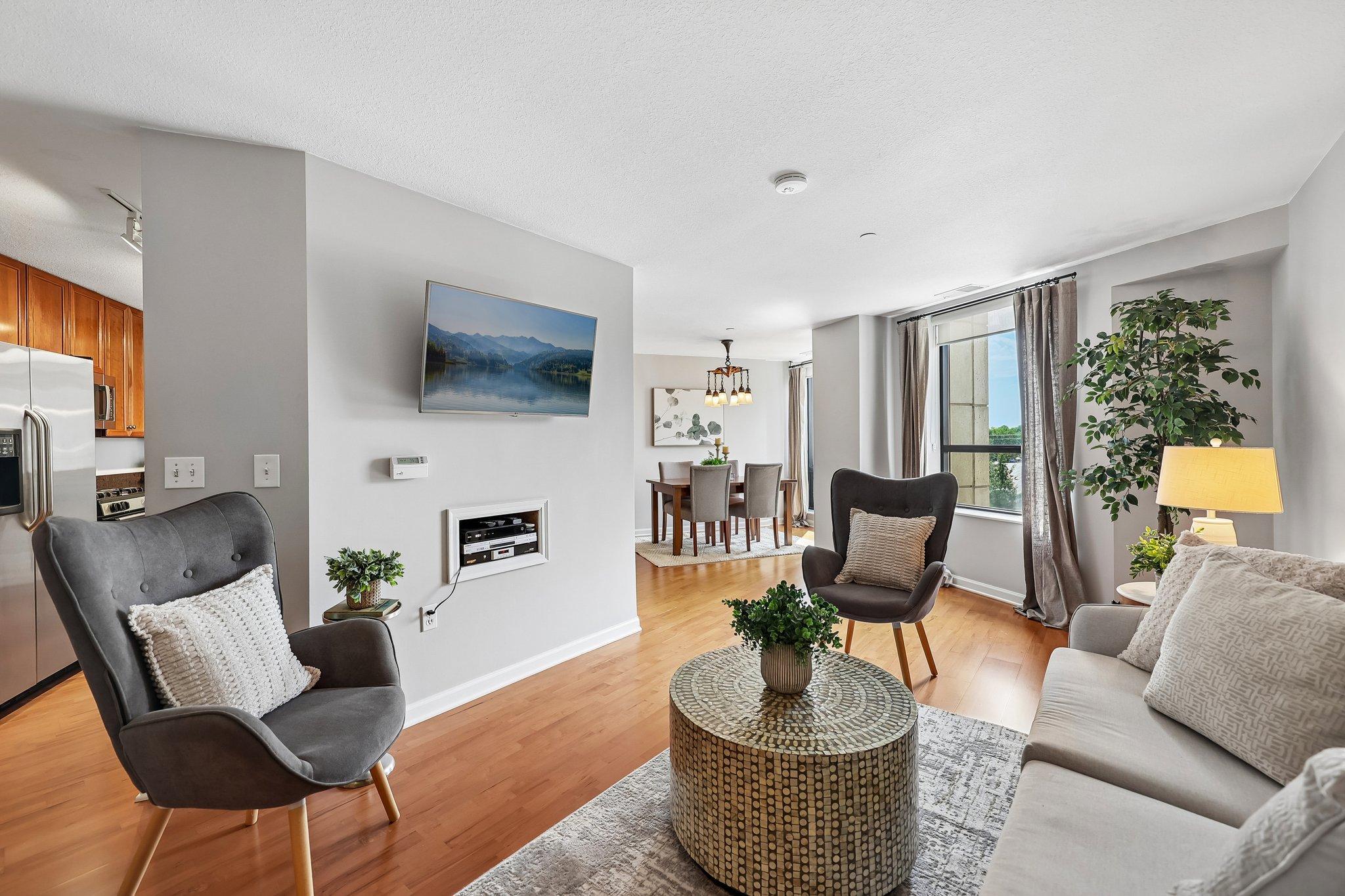 11-web-or-mls-E Grant St 311-S0409-011.jpg