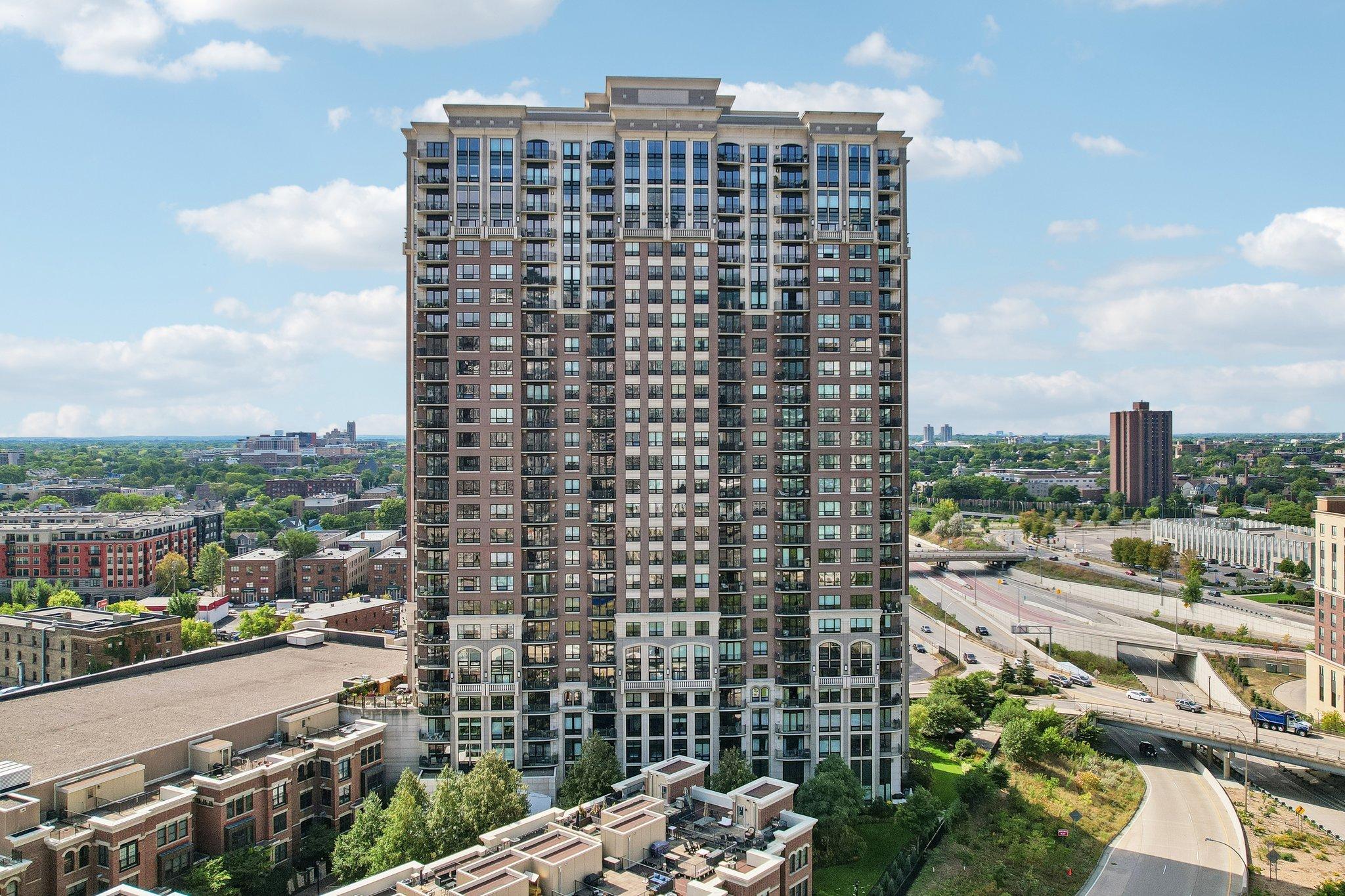 32-web-or-mls-E Grant St 311-S0409-032.jpg
