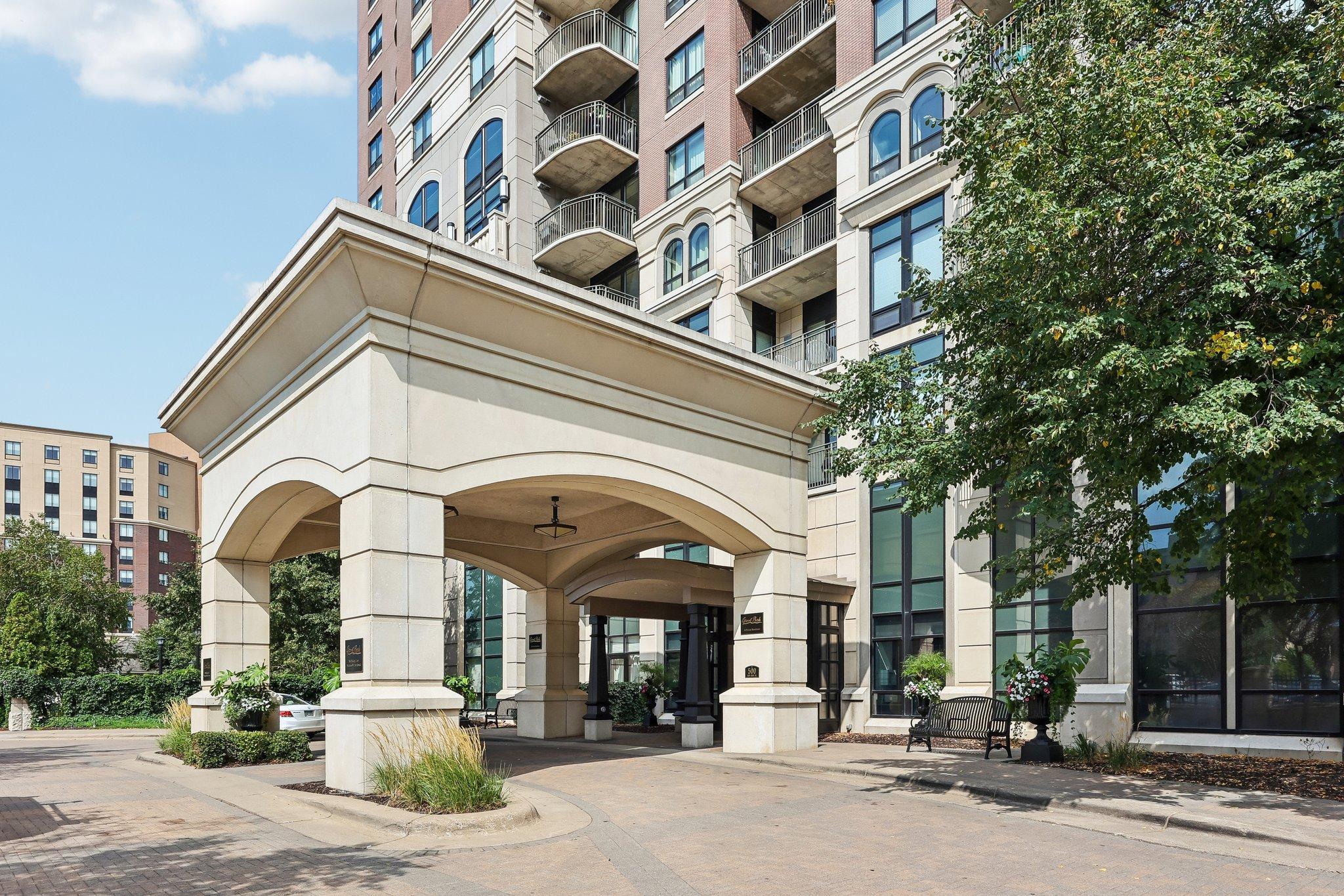1-web-or-mls-E Grant St 311-S0409-001.jpg