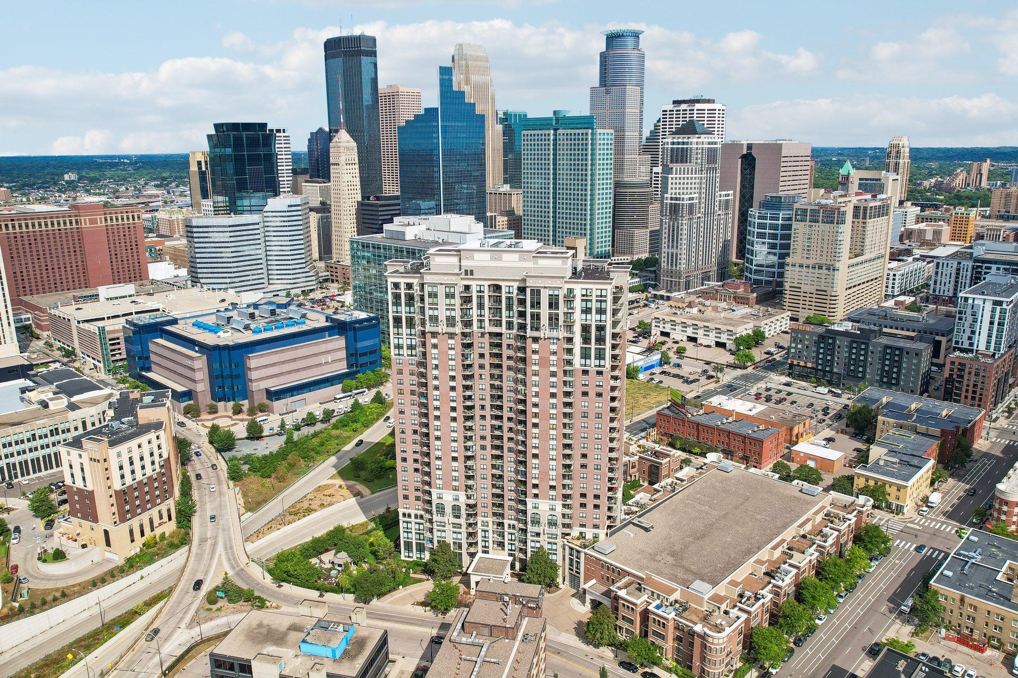 37-web-or-mls-E Grant St 311-S0409-037.jpg