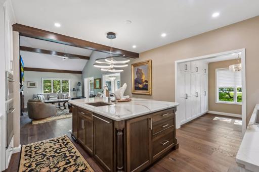 1138 Kingsley Circle N, Mendota Heights, MN 55118