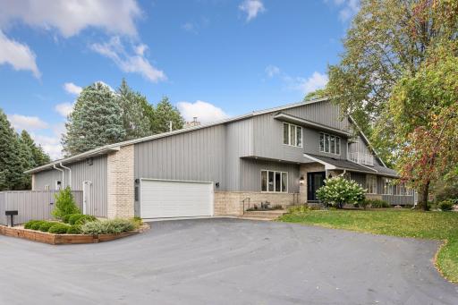 1138 Kingsley Circle N, Mendota Heights, MN 55118