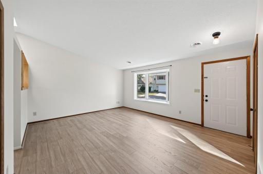 3630 Gershwin Lane N, Oakdale, MN 55128