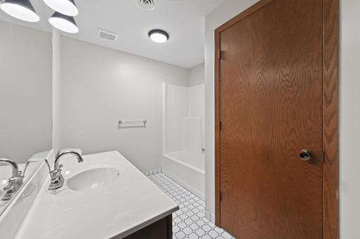3630 Gershwin Lane N, Oakdale, MN 55128
