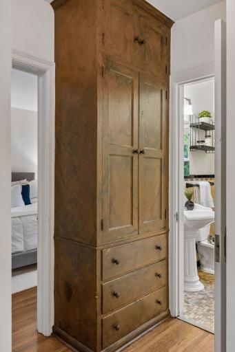 Upper unit - built-in storage.