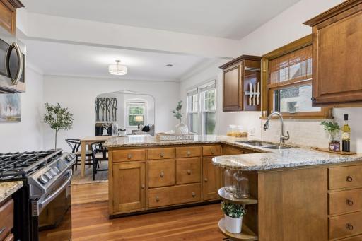 Upper unit with plenty of working counter space.