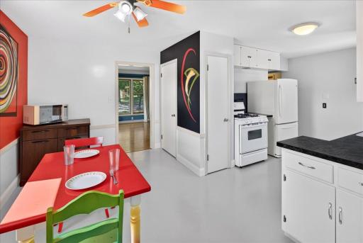 Plenty of space to seat all your family and friends in this eat-in kitchen.